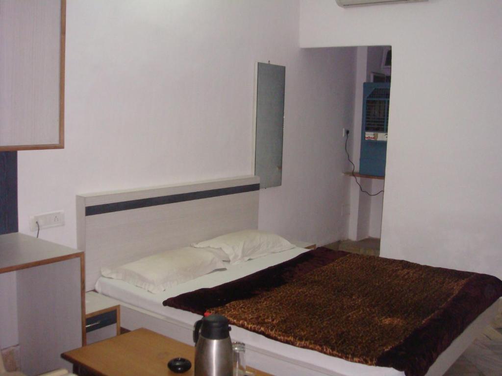 Hotel Golden Deluxe Jaipur Room photo